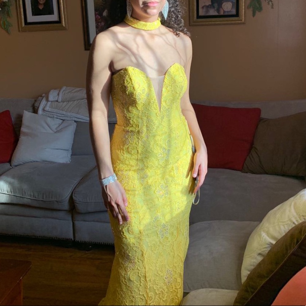 PROM DRESSSS - Picture 2 of 4